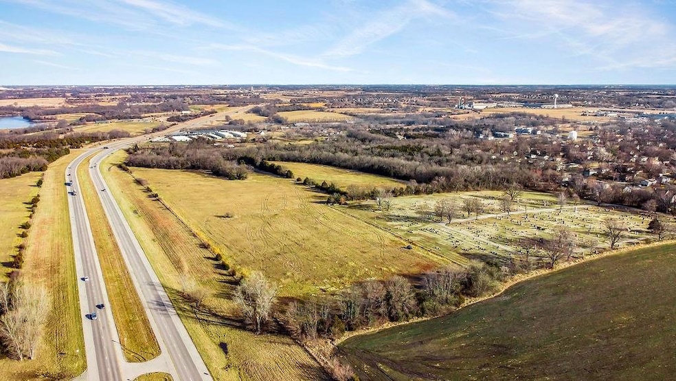 21585 W 207th St, Spring Hill, KS 66083 - photo 1