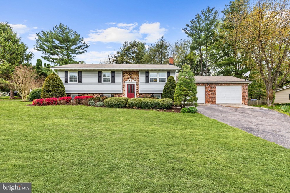 916 Caren Dr, Sykesville, MD 21784 - photo 1