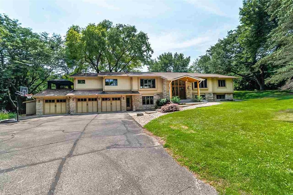 2132 Vintage Dr, Fitchburg, WI 53575 - photo 1