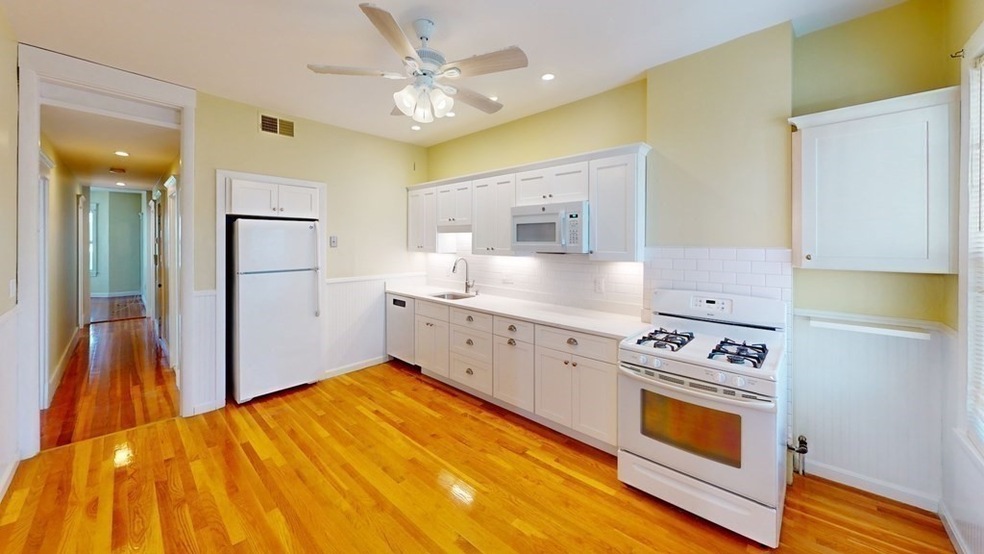 249 L St unit 3, Boston, MA 02127 - photo 1