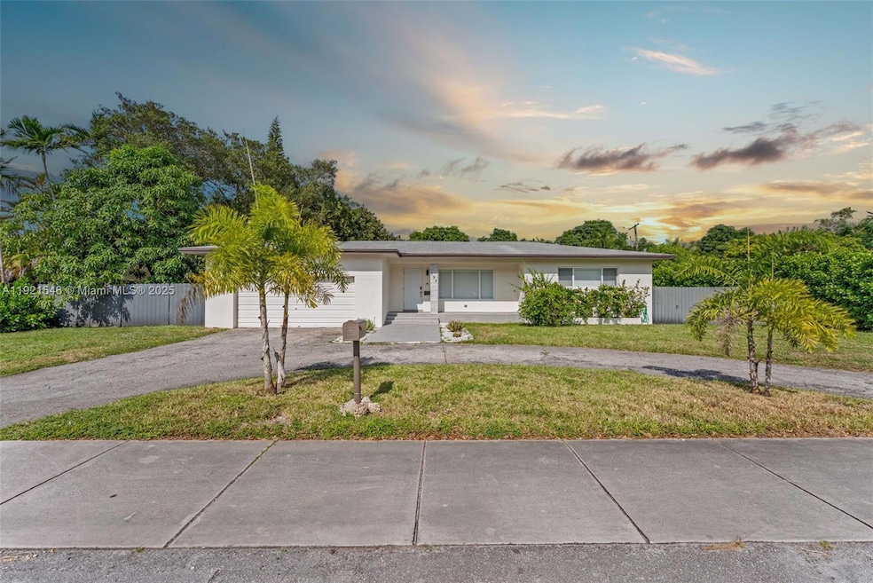 For Sale $825,000 • Co-Listing Agent