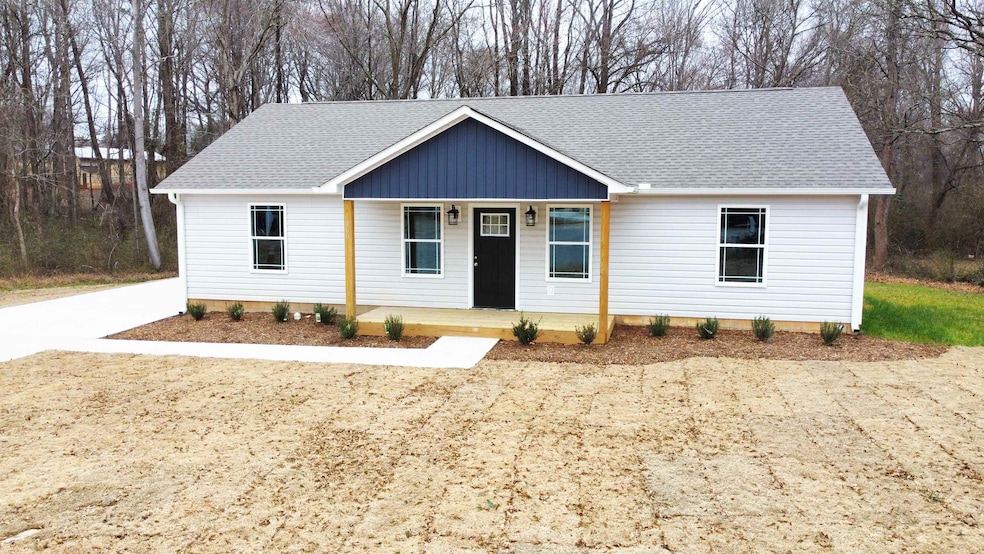 460 Clark Glen Dr, Inman, SC 29349 - photo 1