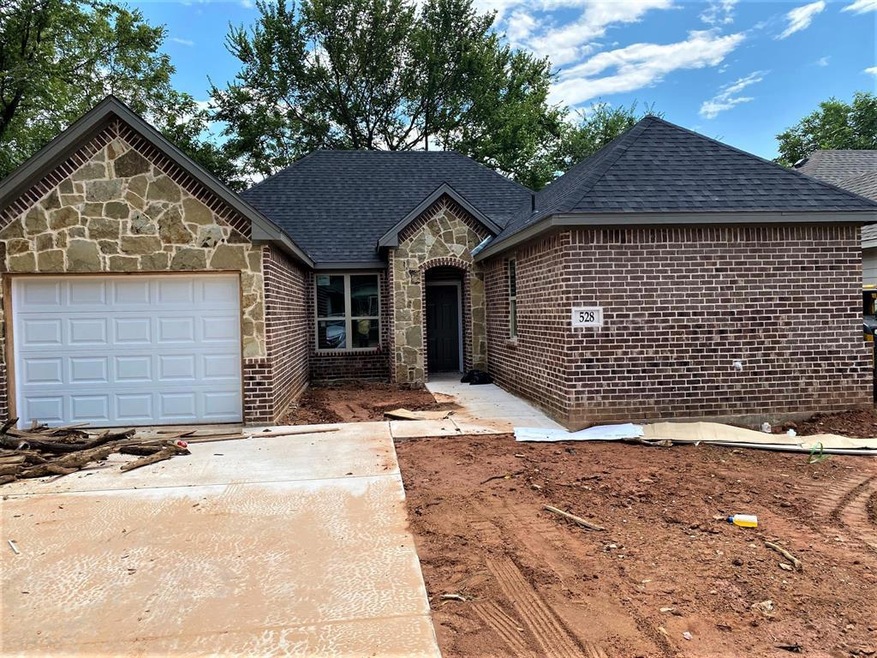 528 W Ford St, Denison, TX 75020 - photo 1