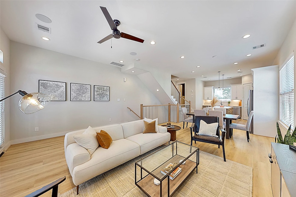 3709 Creekmont Green Ln, Houston, TX 77091 - photo 1