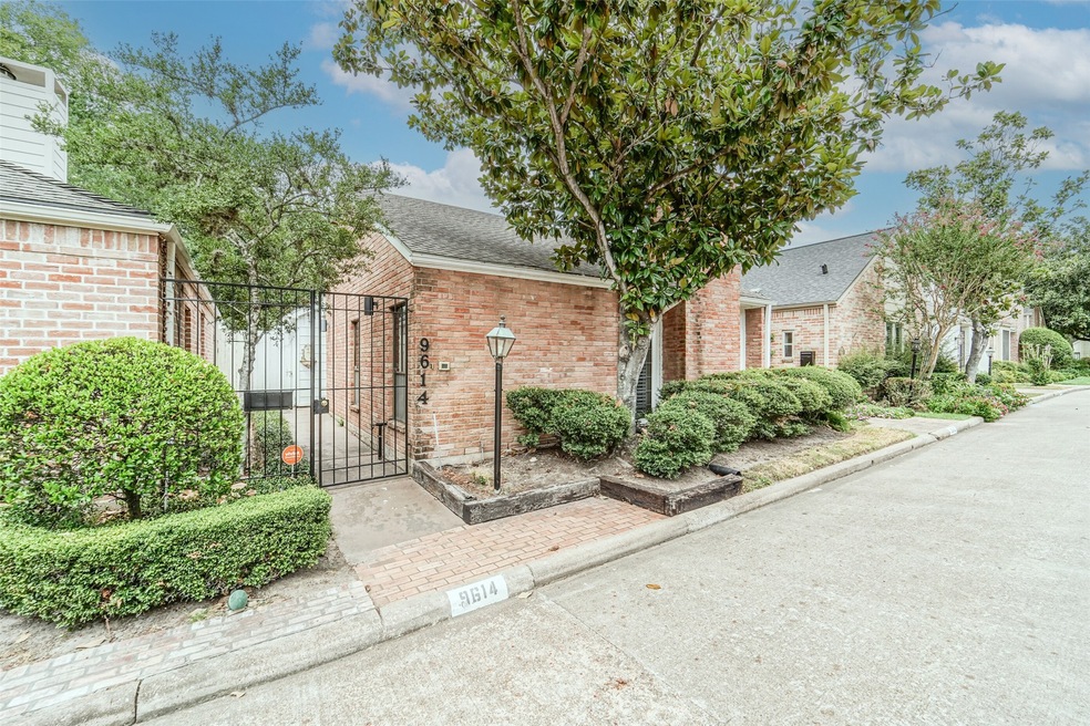 9614 Doliver Dr, Houston, TX 77063 - photo 1