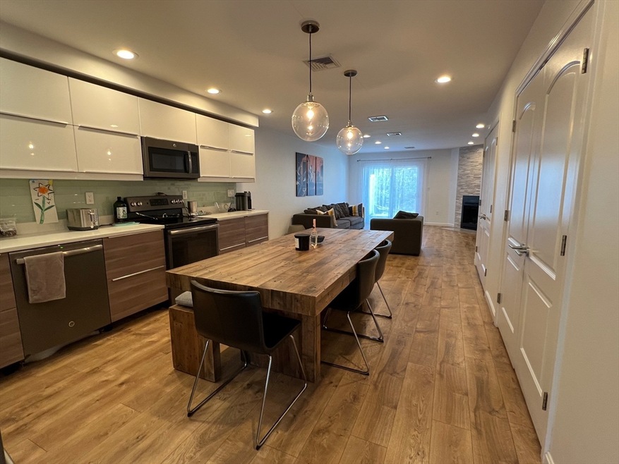 1400 Lagrange St unit 1405, Chestnut Hill, MA 02467 - photo 1