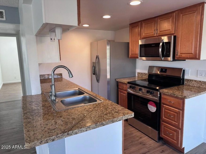 Kitchen w Newer Appliances