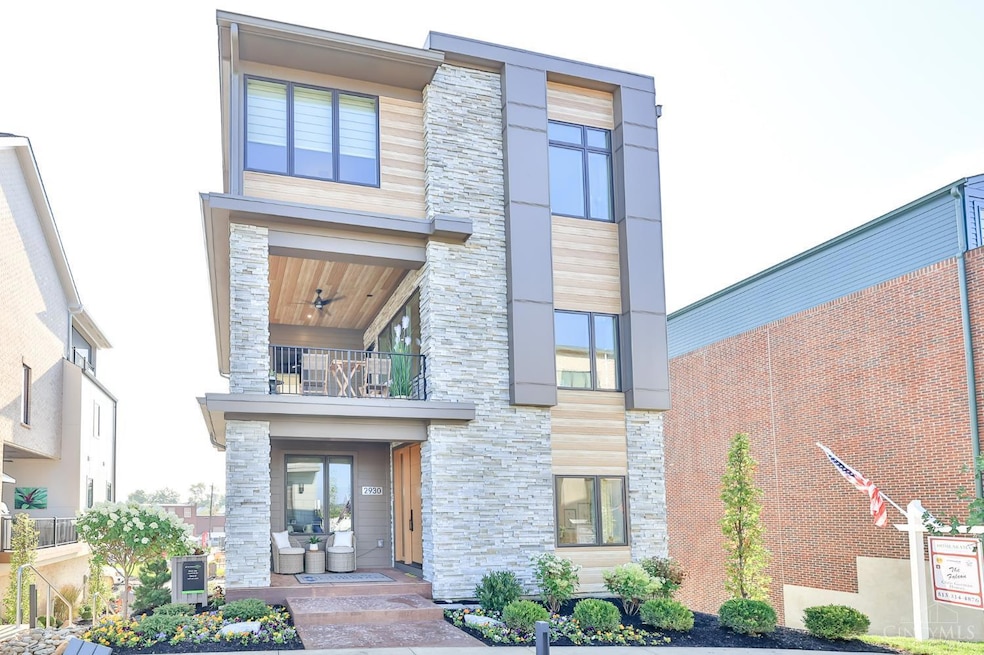 2930 Three Oaks Ln, Cincinnati, OH 45209 - photo 1