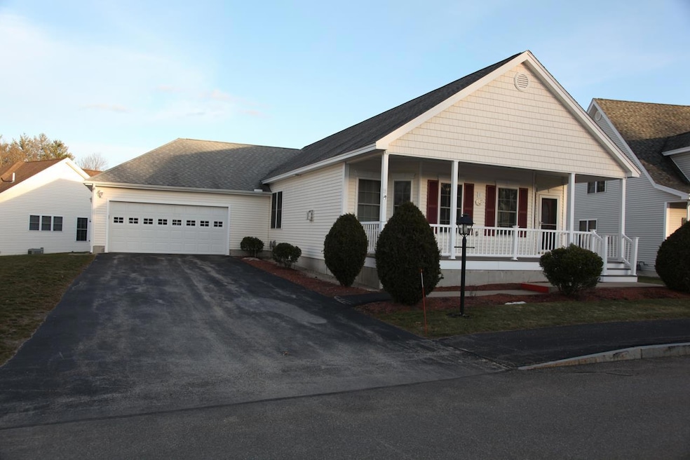 8 Plummer Dr, Londonderry, NH 03053 - photo 1