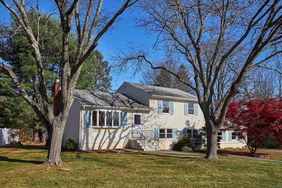 39 Kalina Dr, Rhinebeck, NY 12572 - photo 1