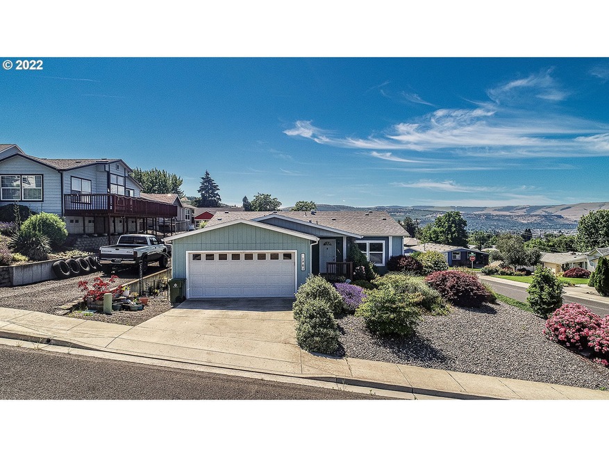 1701 Golden Way, the Dalles, OR 97058 - photo 1