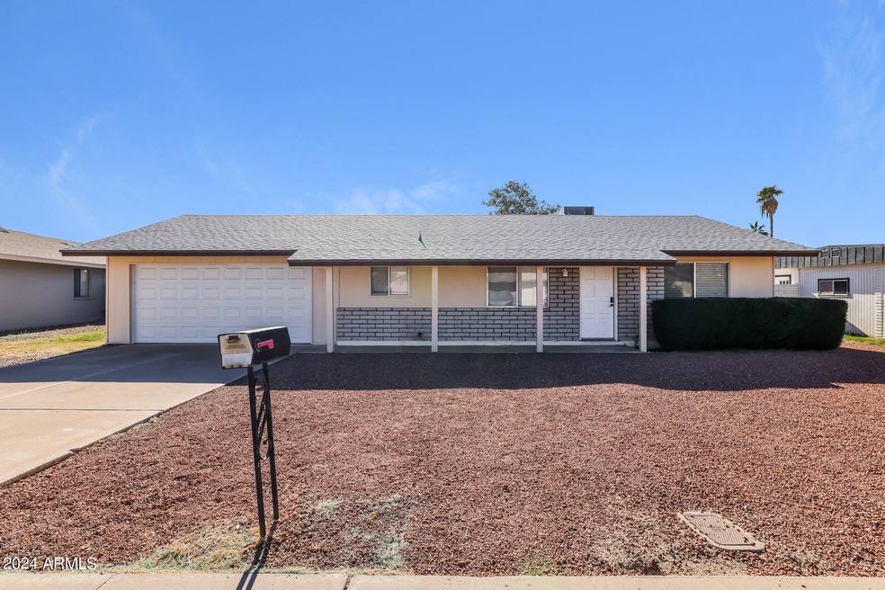 000-photo-front-view-13420608