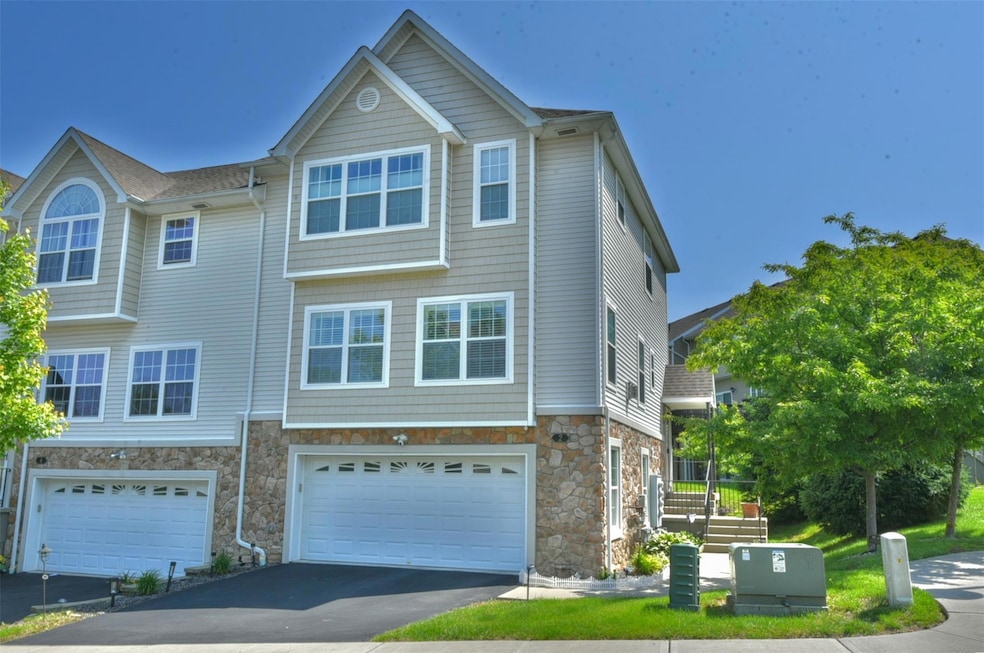 2 Hidden Creek Blvd, Monroe, NY 10950 - photo 1