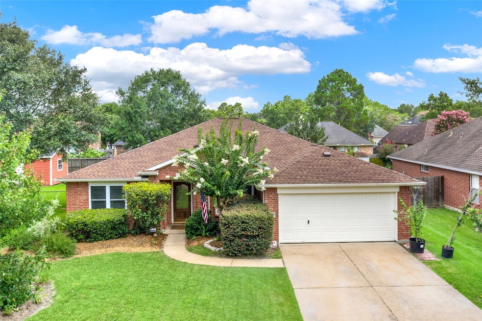 3304 Deer Trail Dr, Alvin, TX 77511 - photo 1