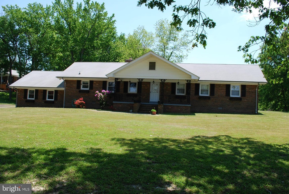 327 Buena Vista Dr, Colonial Beach, VA 22443 - photo 1