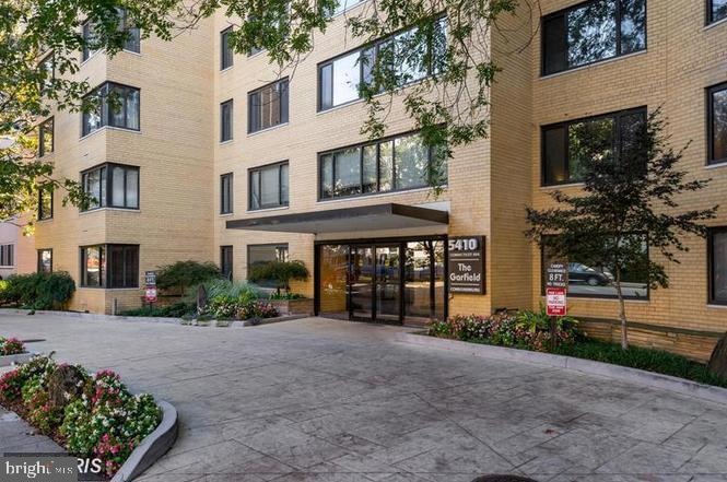 The Garfield unit 813, Washington, DC 20015 - photo 1