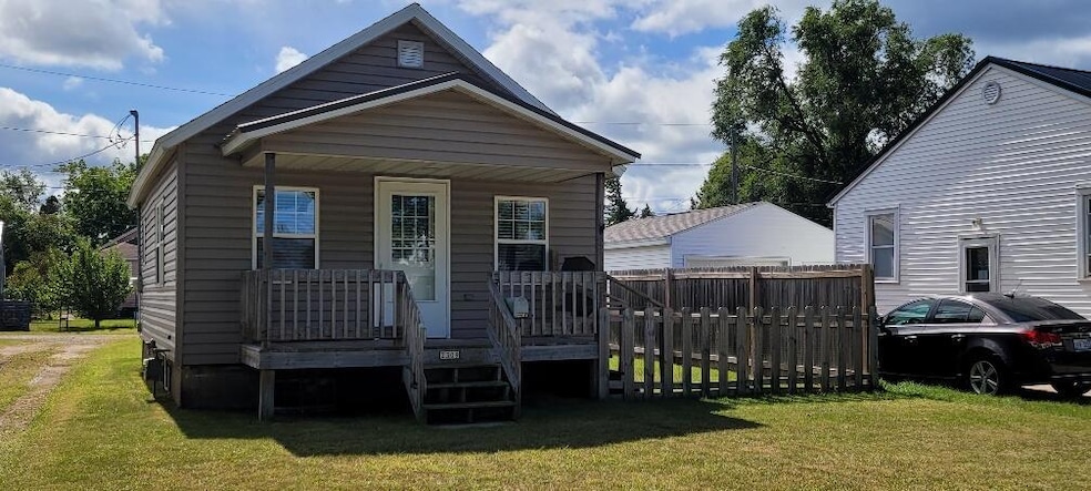 2309 16th Ave, Menominee, MI 49858 - photo 1