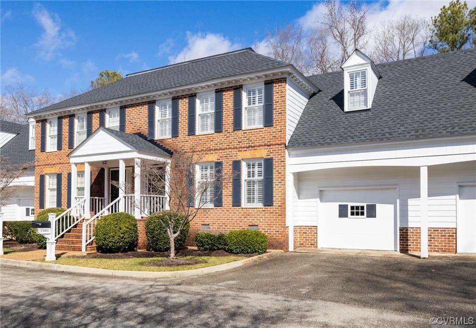 Beautifully appointed condo in the heart of Salisb