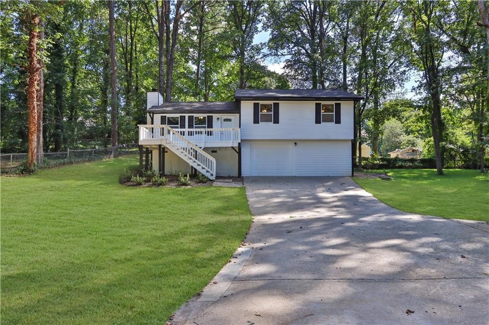 View of front of property with a garage and a fron