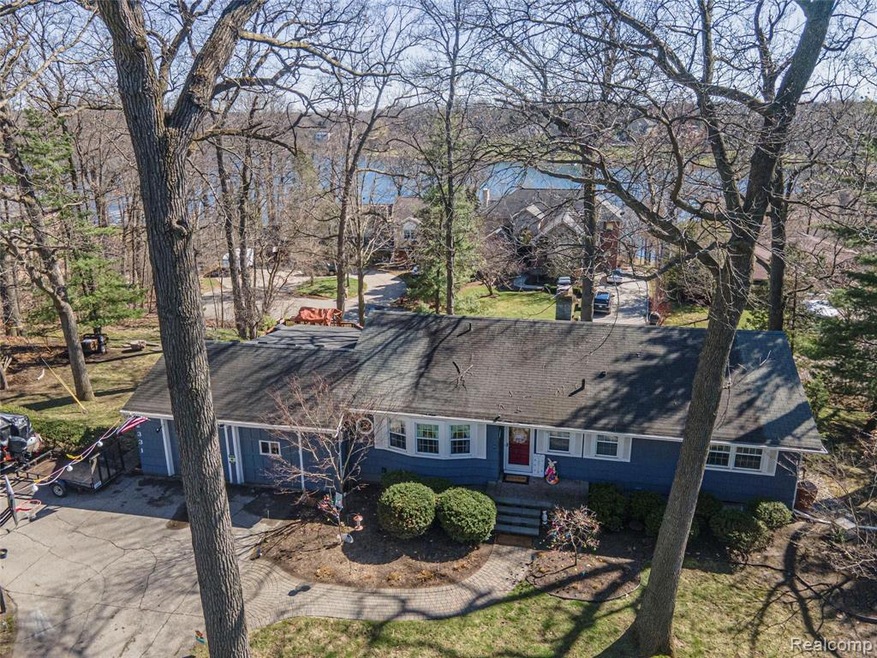 House looking over Upper Long Lake! Short walk dow