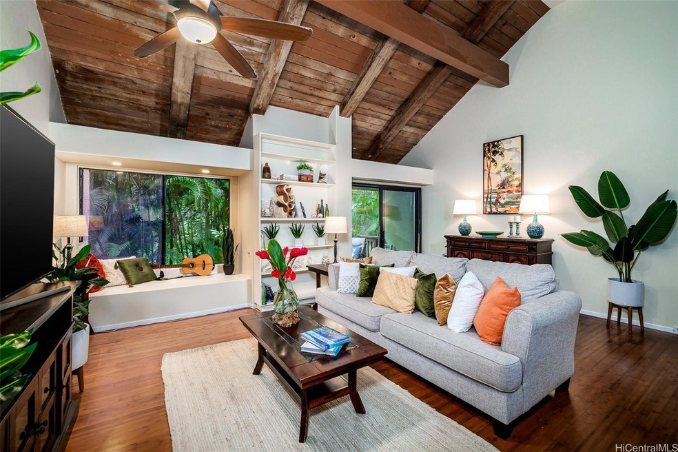This split-level 3/2 townhome with bonus room has 