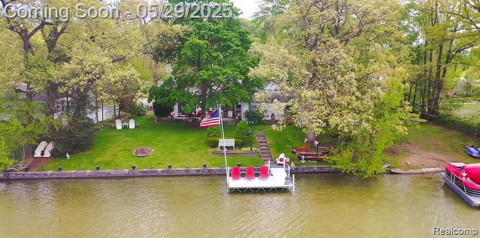Welcome to 1786 Point Street on Long Lake!