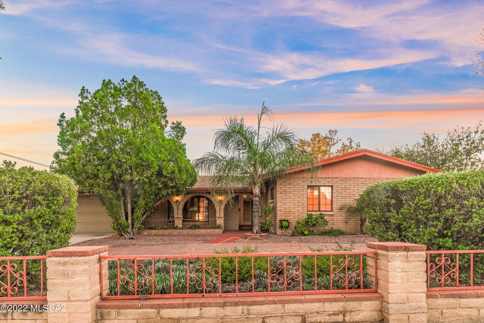 2611 W Capistrano Road - MLS Images-1