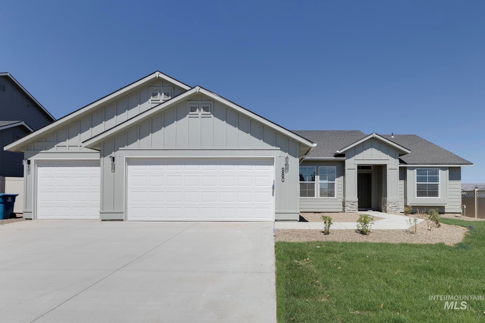 896 Strike Eagle St, Mountain Home, ID 83647 - photo 1