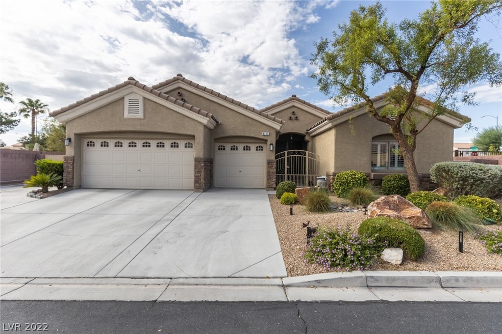 8253 Bowman Woods