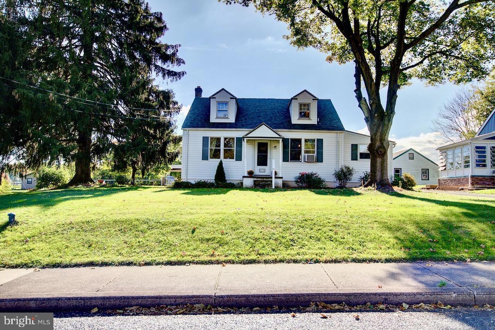 438 Erie Ave, Telford, PA 18969 - photo 1