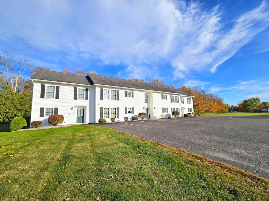 78 Kingsbury Cir unit 41, Derby, VT 05829 - photo 1