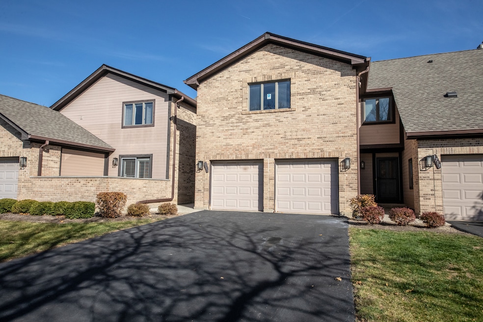 1711 Pebble Beach Ct, Hoffman Estates, IL 60169 - photo 1