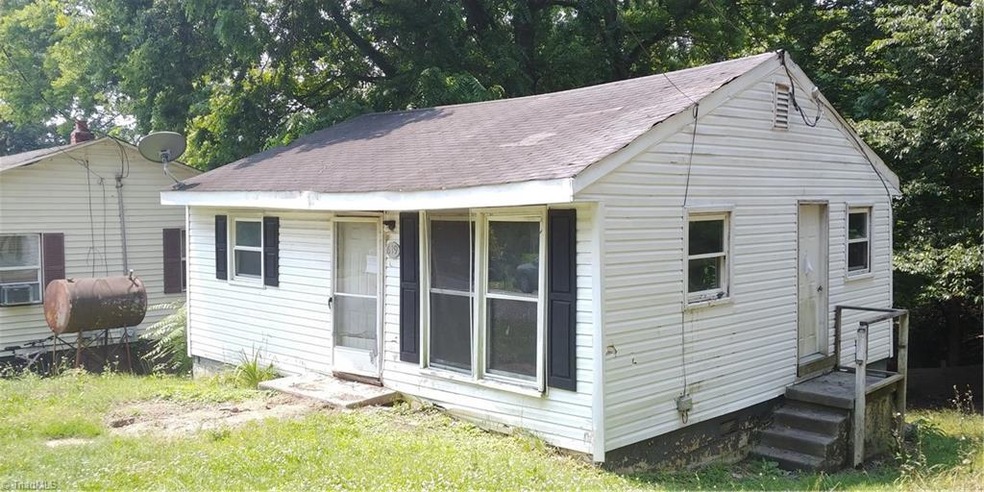 619 Lincoln St, Reidsville, NC 27320 - photo 1