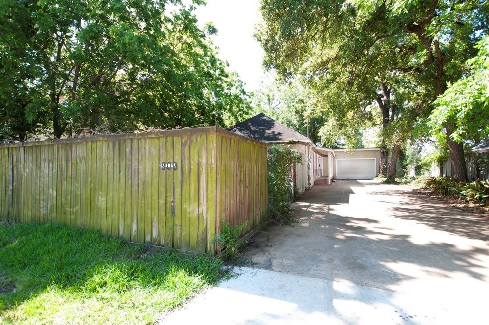 909 Wakefield Dr, Houston, TX 77018 - photo 1