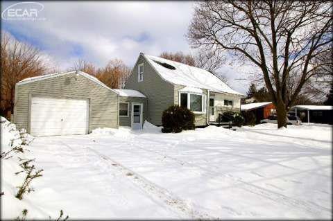 1514 Greenbrook Ln, Flint, MI 48507 - photo 1