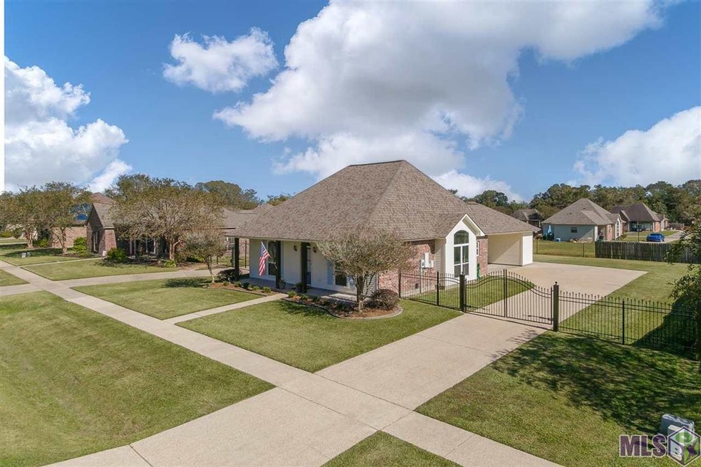 6450 Woodside Dr, Zachary, LA 70791 - photo 1