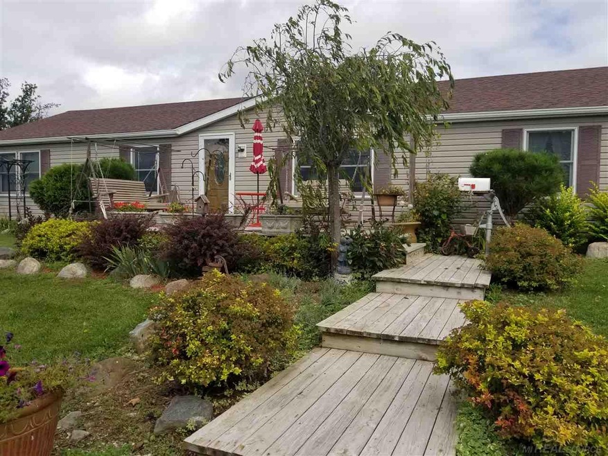 Tiered steps give easy access to front deck and en