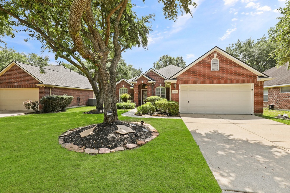 8914 Aberdeen Oaks Dr, Houston, TX 77095 - photo 1