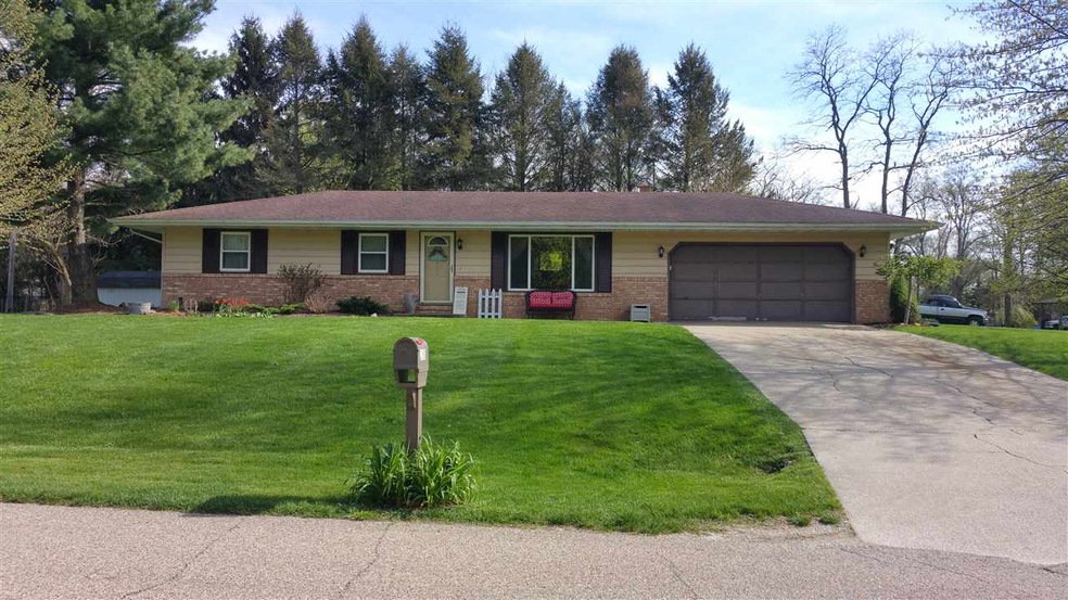 21590 Horseshoe Ct, Goshen, IN 46528 - photo 1