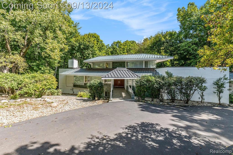 1942 Sherwood Glen, Bloomfield Hills, MI 48302 - photo 1