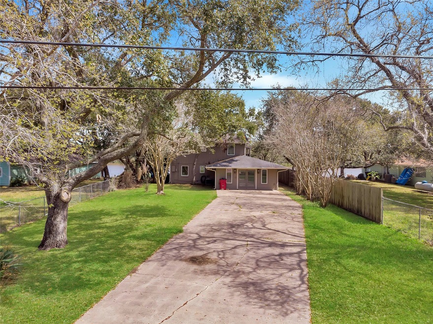 6127 Lazy Ln, Brazoria, TX 77422 - photo 1