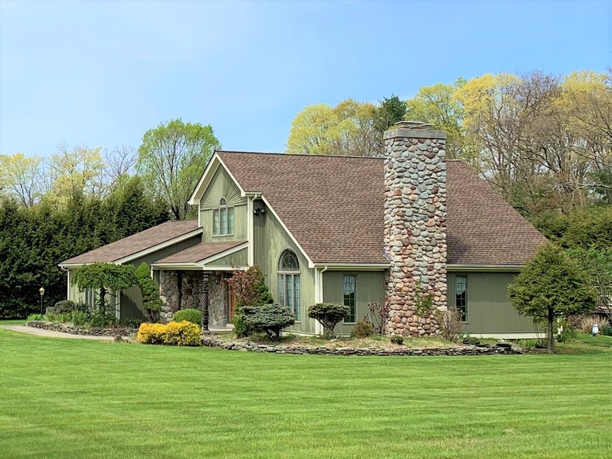 318 Colonial Dr, Ludlow, MA 01056 - photo 1