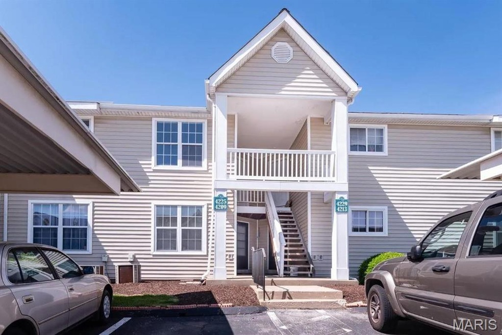 4225 Canal Dr, Florissant, MO 63034 - photo 1