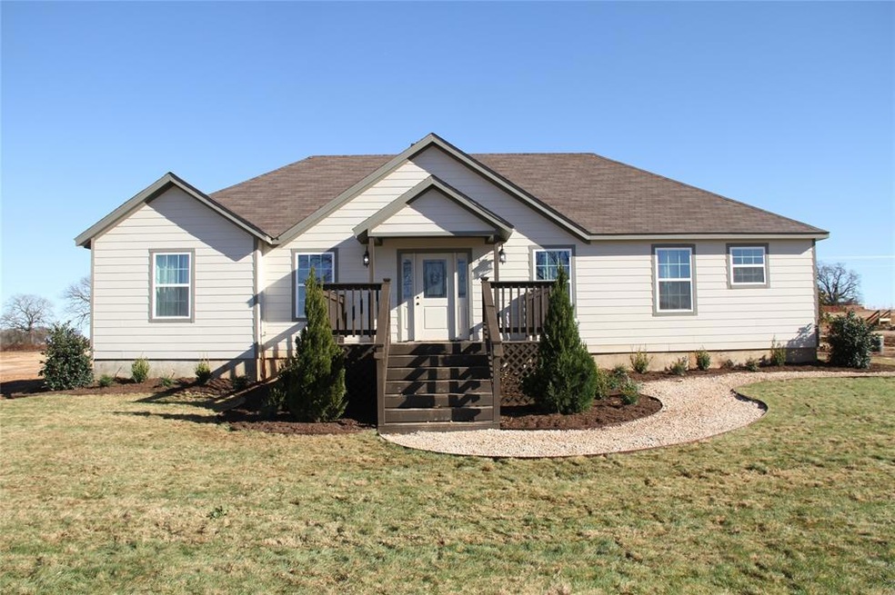 136 Mccrae Ln, Boyd, TX 76023 - photo 1