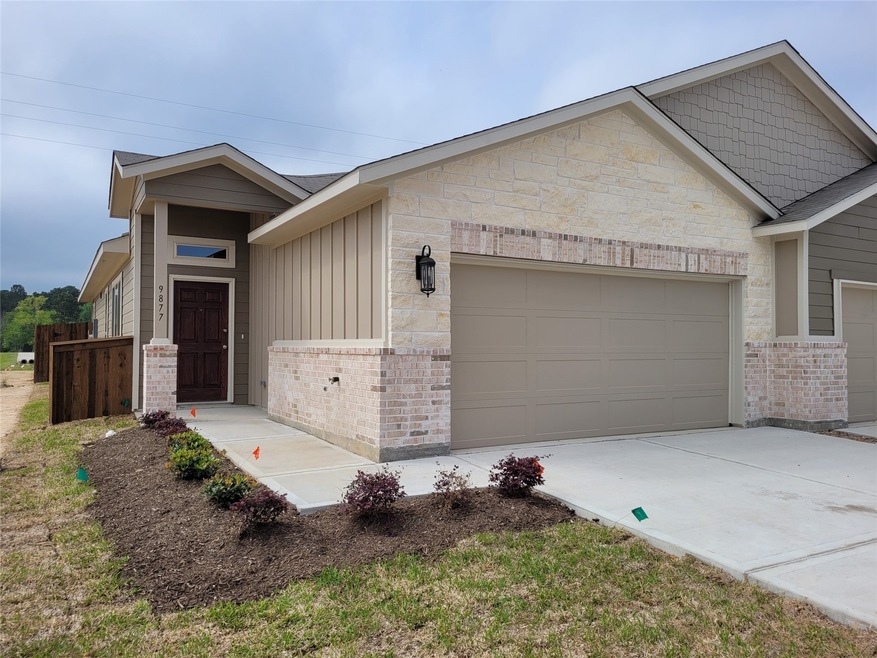 9877 Grosbeak Ln, the Woodlands, TX 77354 - photo 1