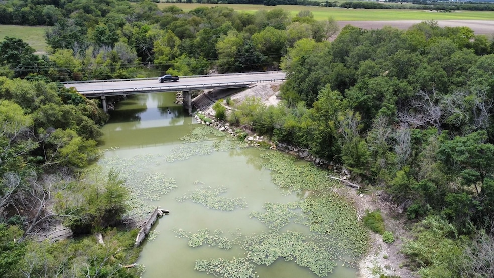 9950 Fm 471 S, La Coste, TX 78039 - photo 1