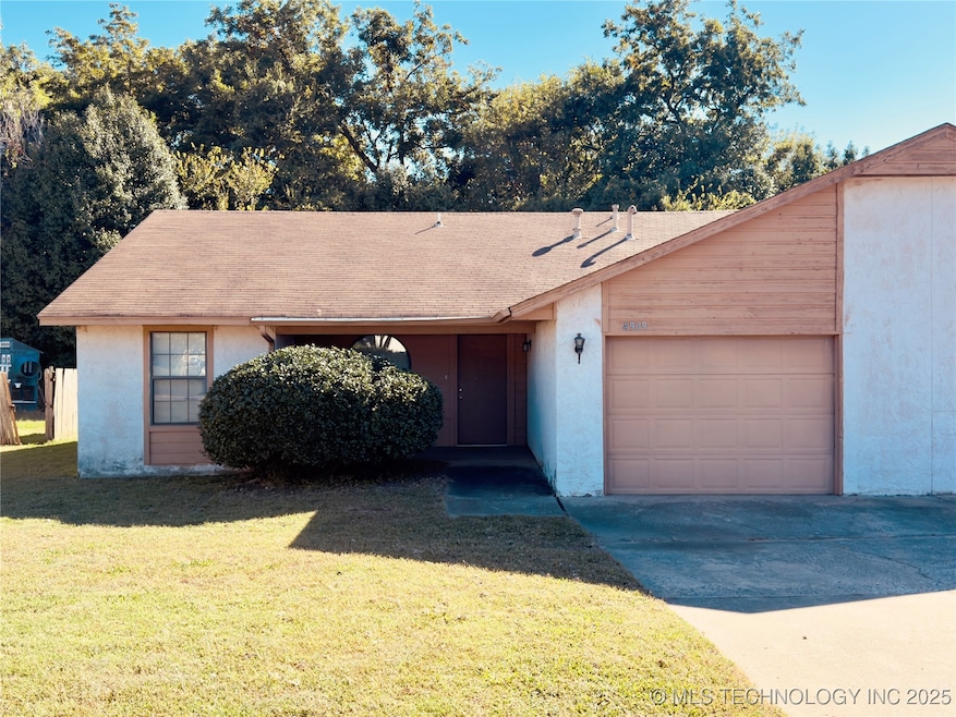 4909 S Gum Ave, Broken Arrow, OK 74011 - photo 1