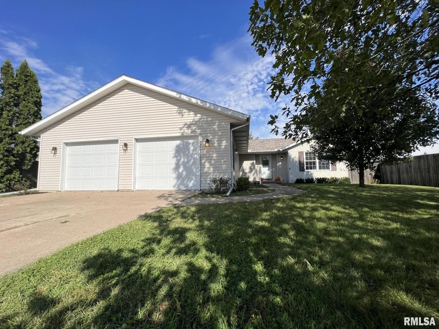 3824 W 46th St, Davenport, IA 52806 - photo 1