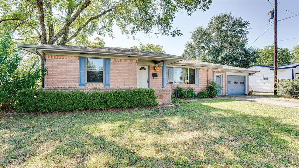 1019 E Milam St, Ennis, TX 75119 - photo 1