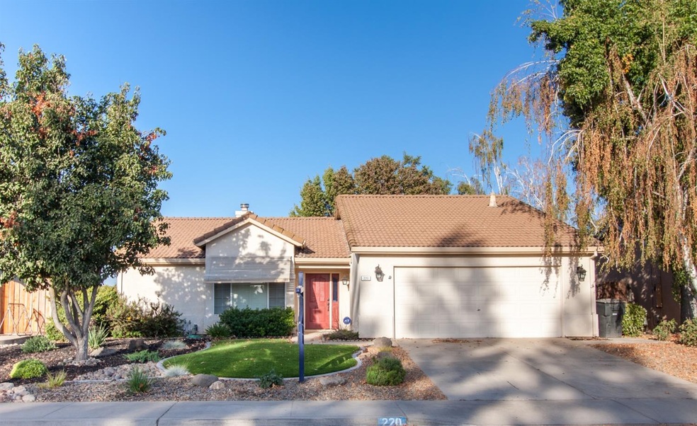 220 Timberwood Dr, Oakdale, CA 95361 - photo 1